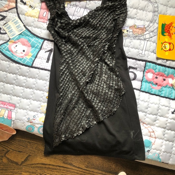 Chic dress . Full of details. - Picture 2 of 5